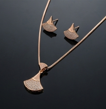 Rose Gold Fan‑Shaped Jewelry Set